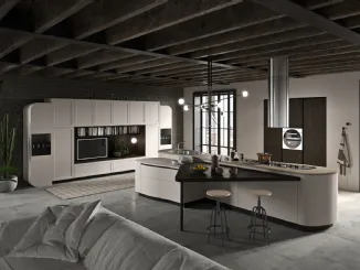 Cucina Moderna con grande isola centrale Vita Bella in laccato Corda opaco di Aran