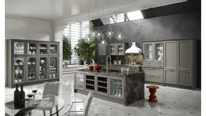 Cucina Shabby Chic con isola Magistra in Frassino laccato Titanio decapè con inserto argento di Aran
