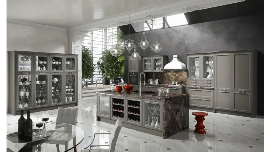 Cucina Shabby Chic con isola Magistra in Frassino laccato Titanio decapè con inserto argento di Aran