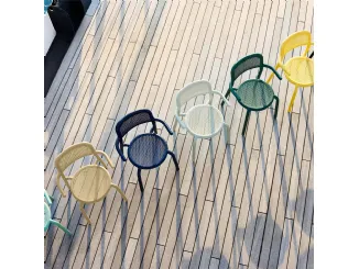 Sedia da giardino in vari colori con braccioli Toní Armchair di Fatboy