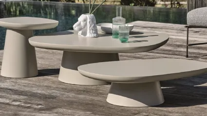 Tavolini Stone con base in metallo verniciato e top in MDF verniciato con finitura outdoor di Ditre Italia